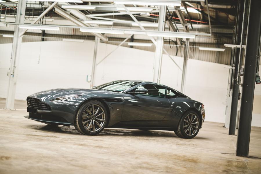  Aston Martin DB11 V8 Classic Driver Edition by Q 2018 года  (фото 1 из 5)